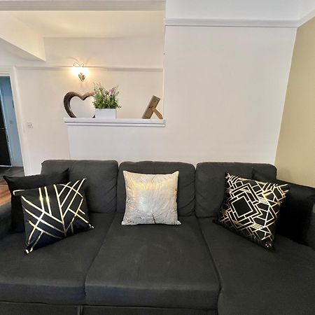 Large Family-Friendly 2Bd Glastonbury Retreat, Sleeps 5 Εξωτερικό φωτογραφία