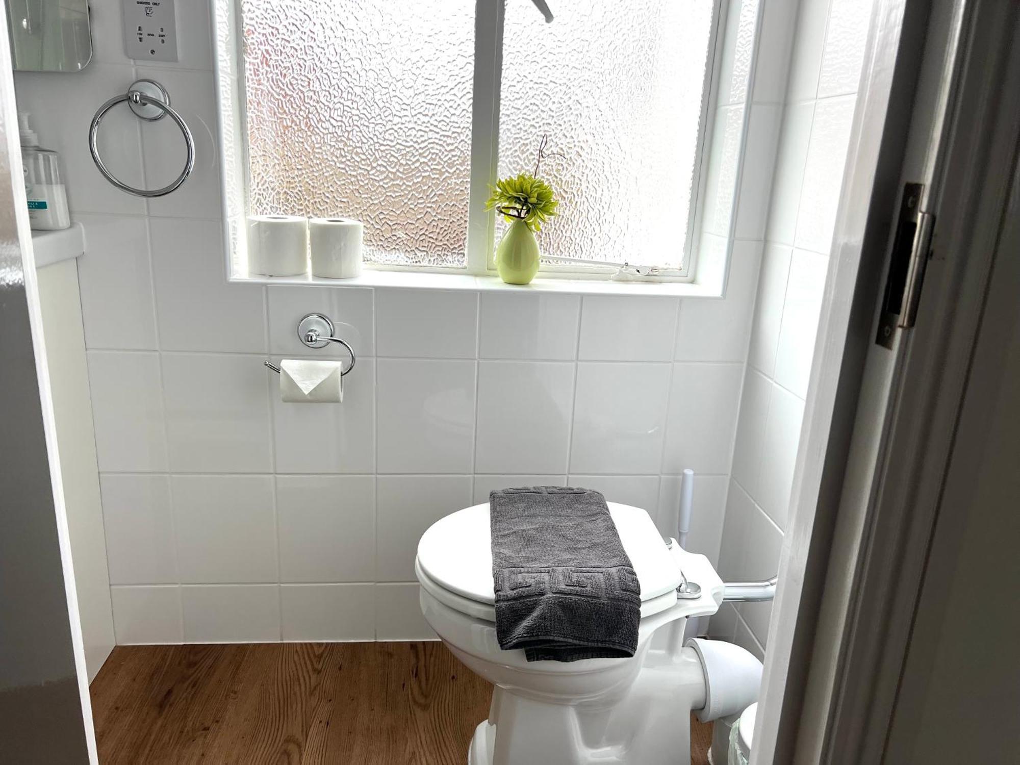 Large Family-Friendly 2Bd Glastonbury Retreat, Sleeps 5 Εξωτερικό φωτογραφία